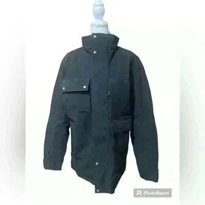 Hardly worn long sleeve men’s puffer jacket. Great condition.